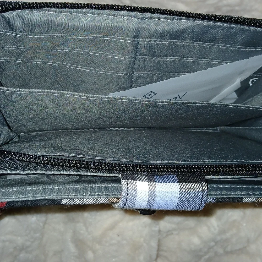 Vera Bradley Cotton Turn Lock Wallet w/RFID Protection - Picture 7 of 13